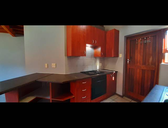 2.5 BEDROOM TOWNHOUSE RENTED IN SHERWOOD